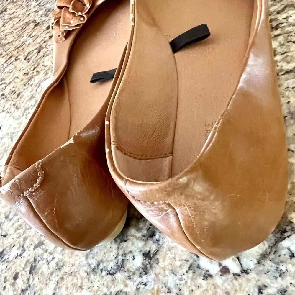 Kenneth Cole Reaction Ballet Flats 8.5 M Whiskey Brown Leatherette; Flower Bow